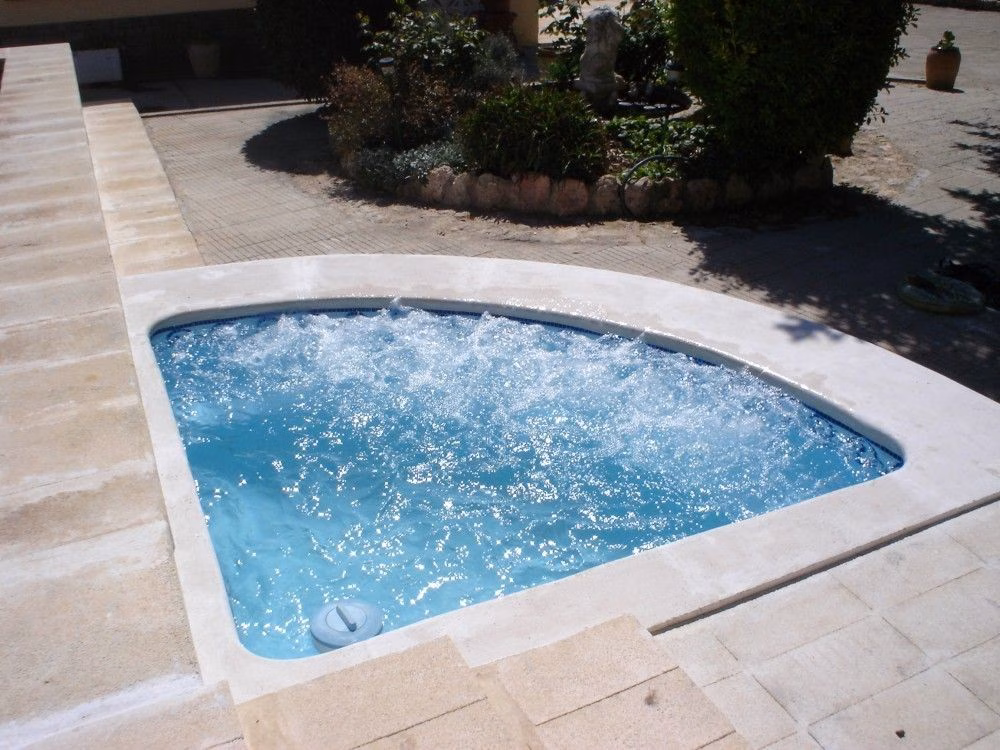 Foto de Piscinas de Poliester Piscinas Cano Modelo R-2 Instalada