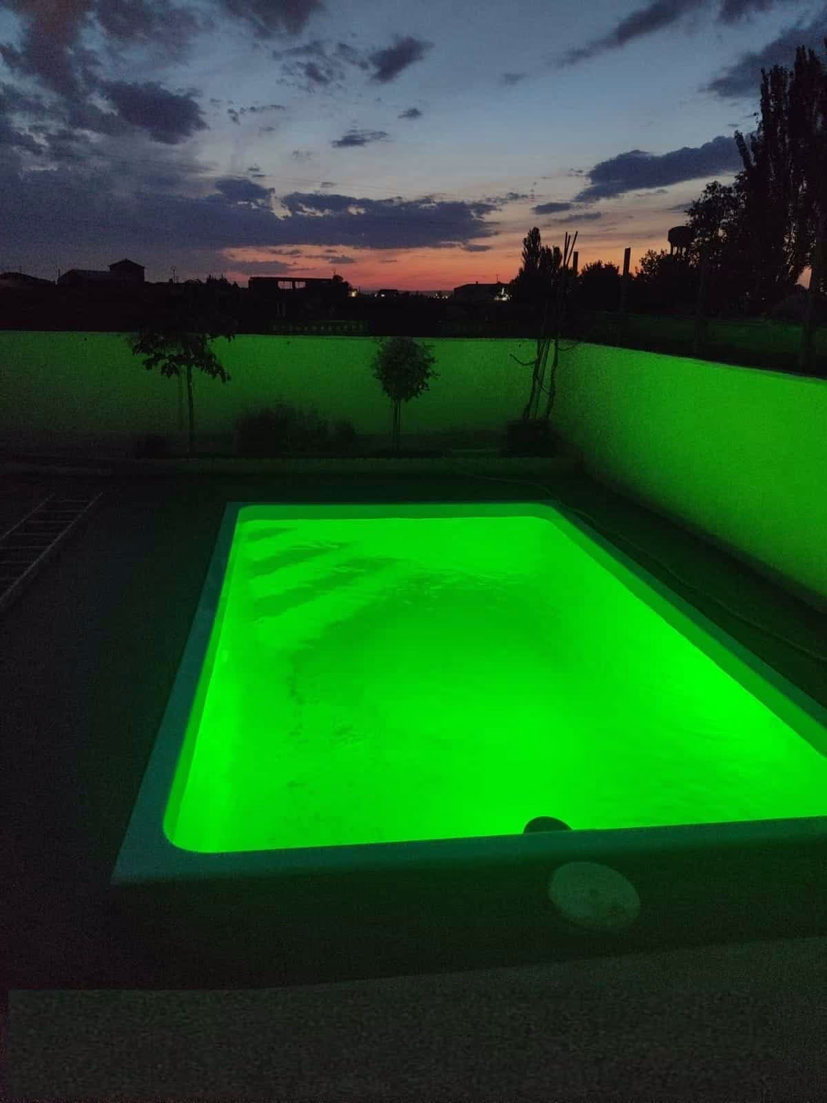 Imagen Piscina Modelo C-40 instalada en Zaragoza en POLIESTER